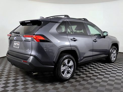 Used 2022 Toyota RAV4 LE AWD/4WD image 8