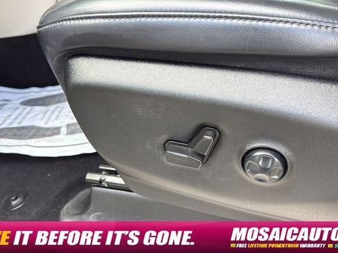 Used 2023 Chrysler Pacifica Touring-L FWD image 27