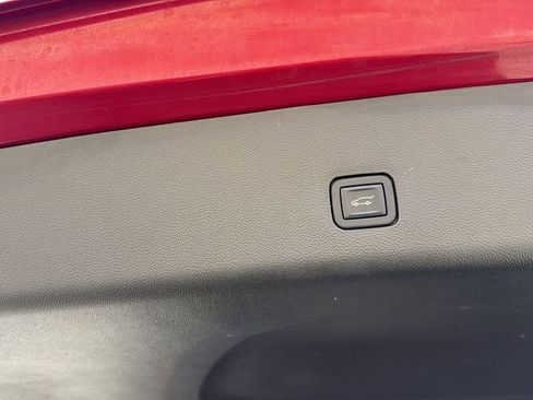 Used 2023 Chevrolet Traverse LT FWD image 25