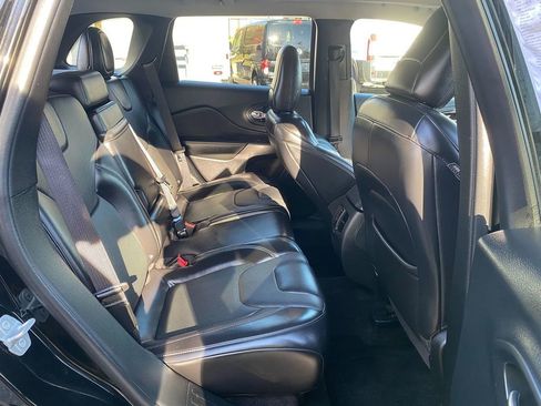 Used 2019 Jeep Cherokee Limited image 27