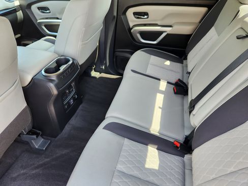 Used 2024 Nissan Titan SV w/ SV Convenience Package image 7