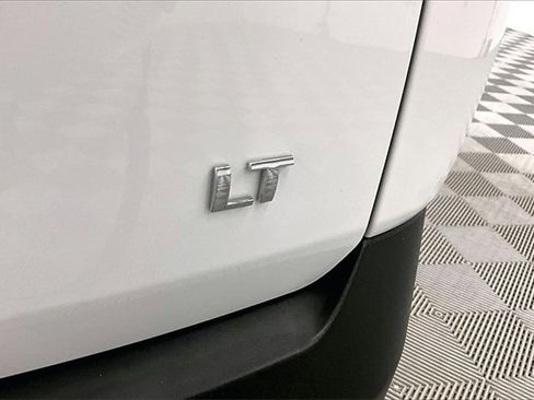 Used 2023 Chevrolet Traverse LT image 8