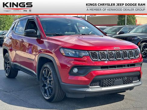 Used 2025 Jeep Compass Latitude w/ Altitude Special Edition AWD/4WD image 1