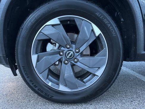 Used 2025 Nissan Rogue SV image 10