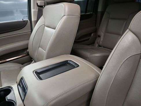 Used 2020 GMC Yukon XL SLT w/ Premium Edition image 14