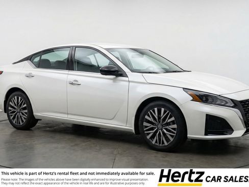 Used 2025 Nissan Altima 2.5 SV FWD image 1