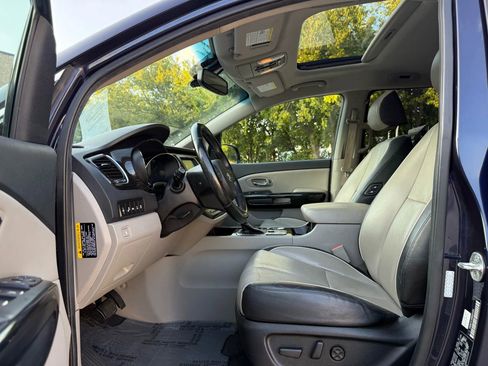 Used 2021 Kia Sedona SX image 9