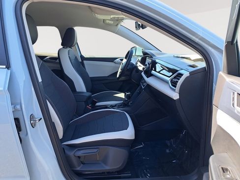 New 2025 Volkswagen Taos SE image 18