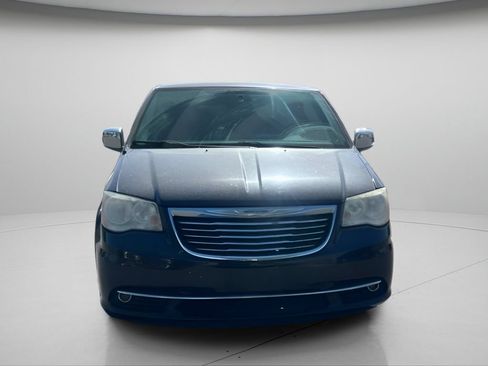 Used 2014 Chrysler Town & Country Touring-L FWD image 11