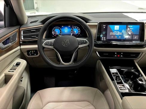 New 2025 Volkswagen Atlas SE image 15