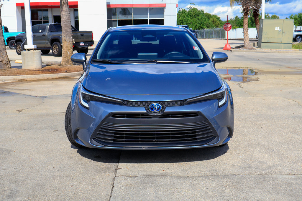 Used 2025 Toyota Corolla LE w/ Convenience Package FWD image 25