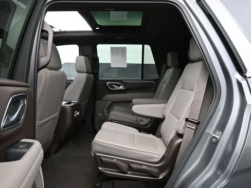 Used 2021 GMC Yukon SLT w/ SLT Premium Package image 17