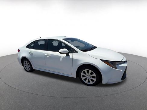 Used 2025 Toyota Corolla LE FWD image 2