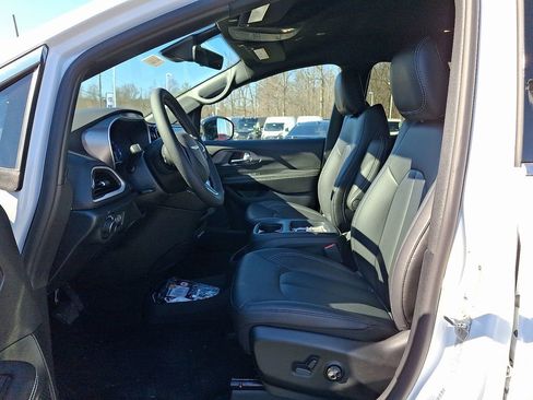 New 2026 Chrysler Voyager LX FWD image 10