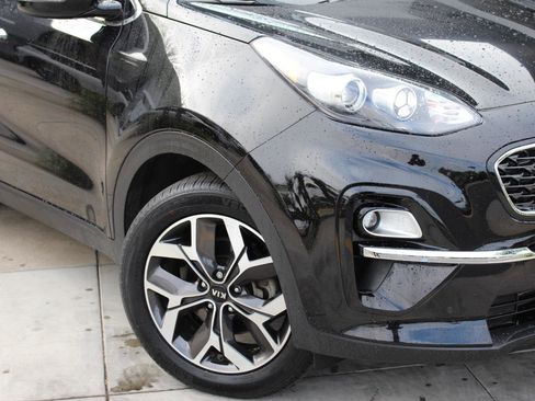 Certified 2022 Kia Sportage EX w/ EX Technology Package image 3