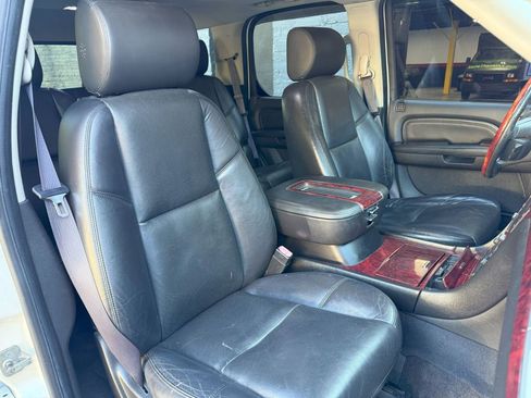Used 2009 Cadillac Escalade AWD image 13