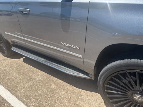 Used 2019 GMC Yukon SLT w/ Premium Edition AWD/4WD image 4