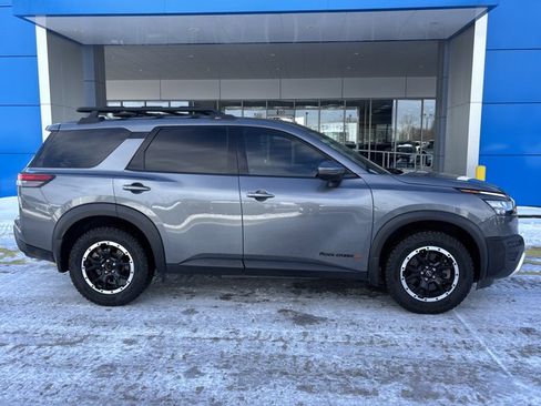 Used 2023 Nissan Pathfinder Rock Creek image 2