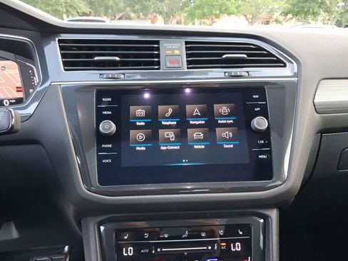 Certified 2022 Volkswagen Tiguan SEL R-Line AWD/4WD image 22