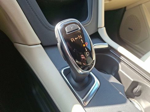 Used 2017 Cadillac XT5 FWD image 15