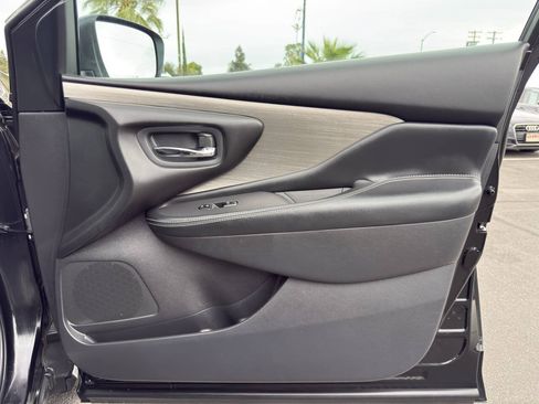 Used 2017 Nissan Murano SV FWD image 14
