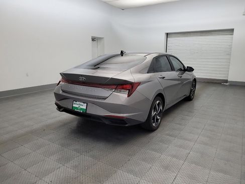Used 2023 Hyundai Elantra SEL w/ Convenience Package FWD image 9