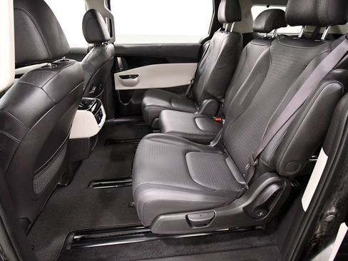 Certified 2024 Kia Carnival SX Prestige FWD image 15