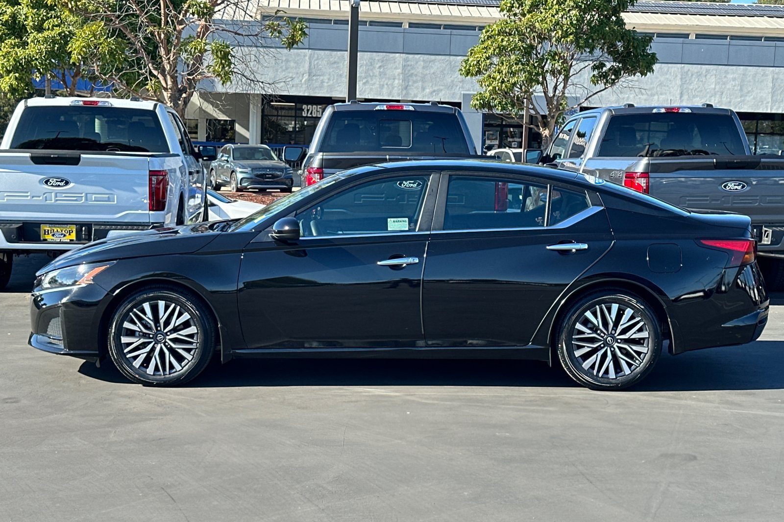 Used 2023 Nissan Altima 2.5 SV FWD image 10