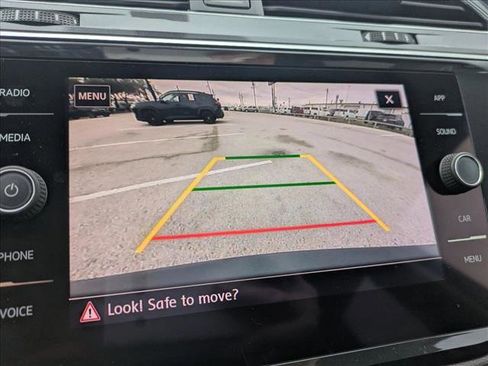 Used 2019 Volkswagen Tiguan SE w/ Panoramic Sunroof Package image 13