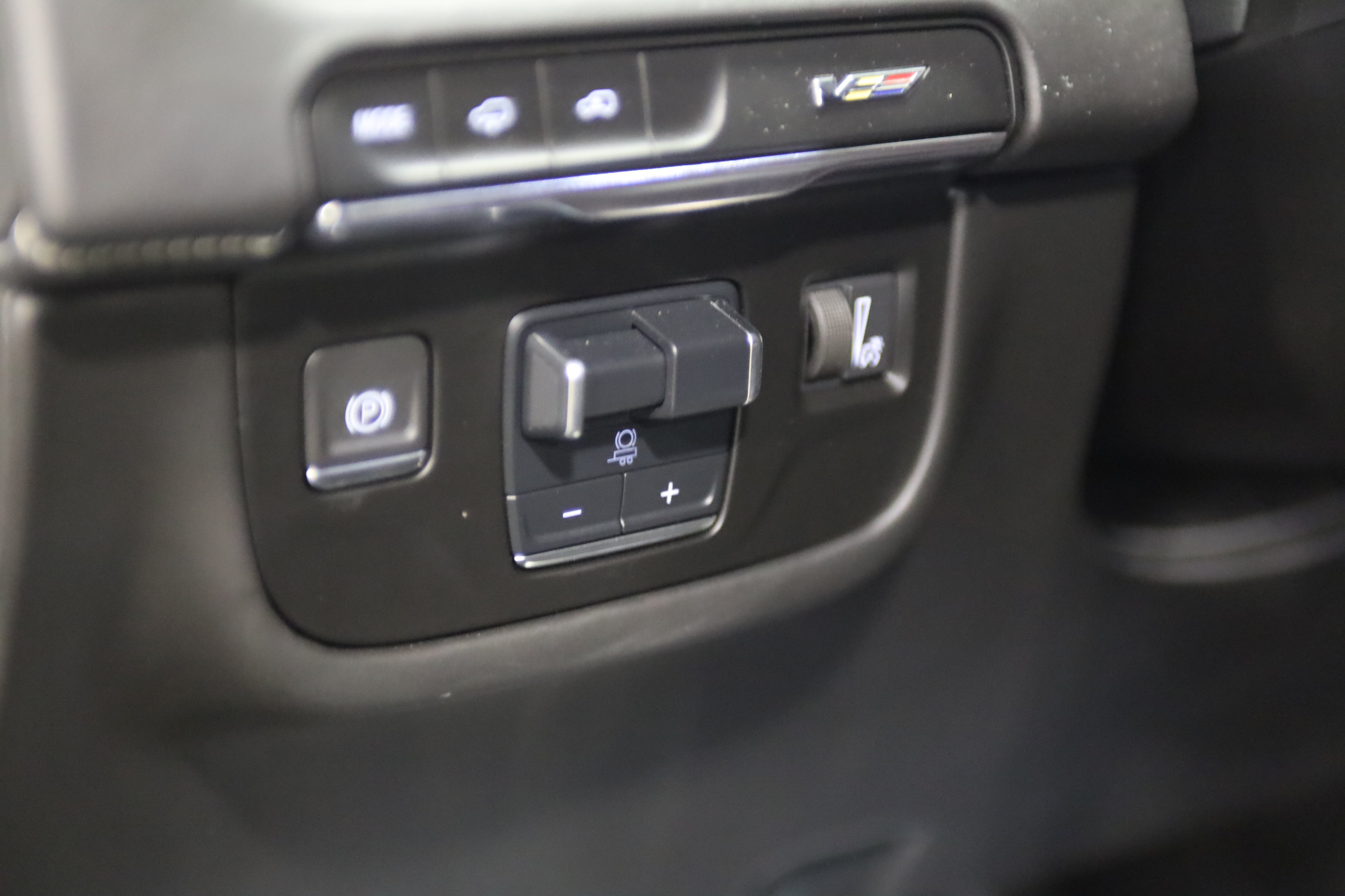 Used 2024 Cadillac Escalade ESV V AWD/4WD image 21