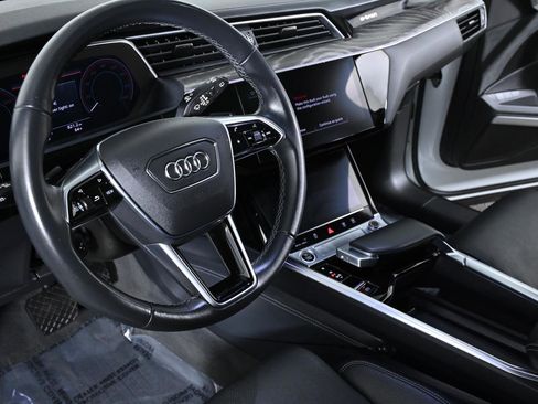 Used 2022 Audi e-tron Chronos image 11