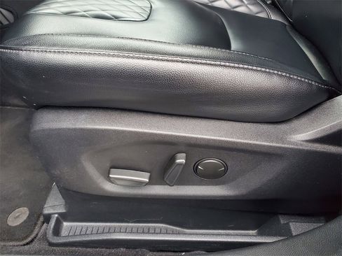 Used 2024 Ford Edge Titanium image 10