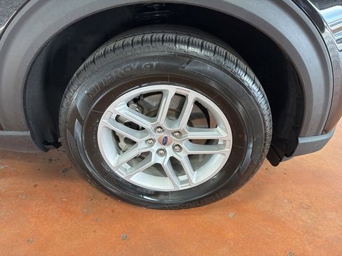 Used 2025 Ford Explorer Active image 10