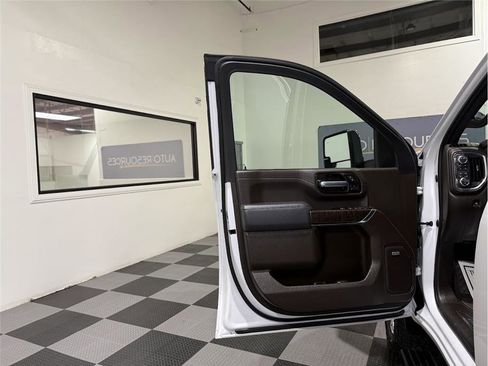 Used 2022 GMC Sierra 3500 Denali image 15