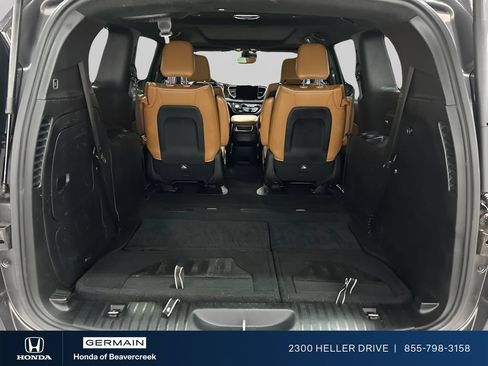 Used 2021 Chrysler Pacifica Pinnacle FWD image 27
