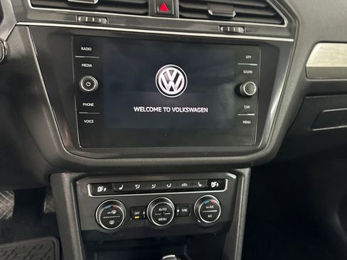 Used 2020 Volkswagen Tiguan SE w/ 3rd Row Seat Package AWD/4WD image 18