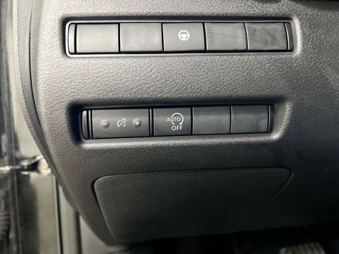 Used 2023 Nissan Rogue SV image 18