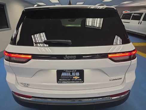 Used 2023 Jeep Grand Cherokee Laredo w/ Luxury Tech Group I RWD image 7