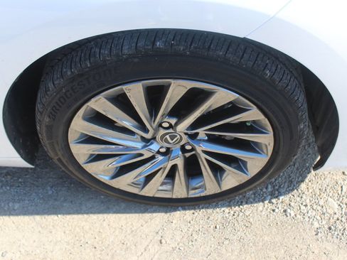 Used 2025 Lexus ES 300h w/ Luxury Package FWD image 9