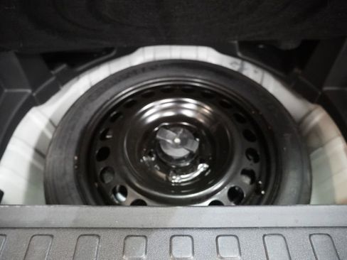 Used 2021 Chevrolet Equinox LS image 25