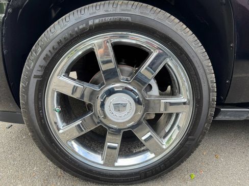 Used 2011 Cadillac Escalade Premium AWD/4WD image 24