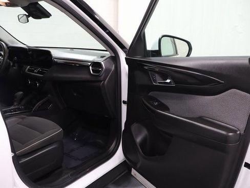 Used 2025 Chevrolet TrailBlazer LT AWD/4WD image 14