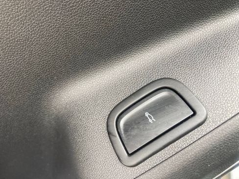 Certified 2024 GMC Acadia Elevation w/ Luxury Package AWD/4WD image 29