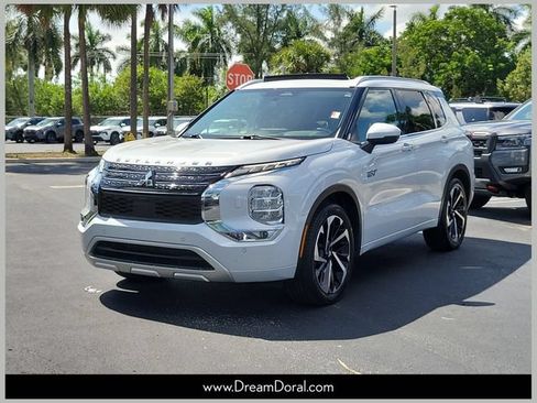 Used 2023 Mitsubishi Outlander 4WD Plug-In Hybrid image 1