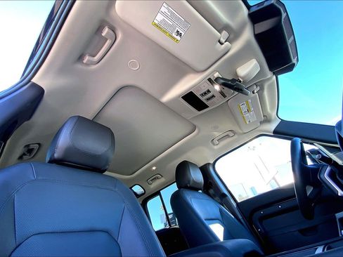 Used 2024 Land Rover Defender 110 S image 13