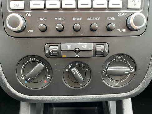 Used 2009 Volkswagen Jetta SE FWD image 18