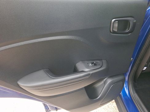 Used 2024 Hyundai Venue Limited FWD image 19