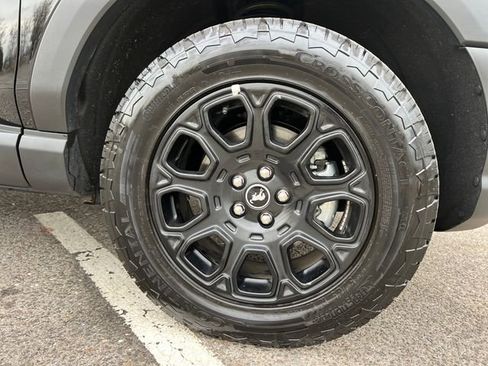 Used 2025 Ford Bronco Sport Badlands image 13