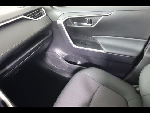 Used 2025 Toyota RAV4 XLE w/ Convenience Package image 16