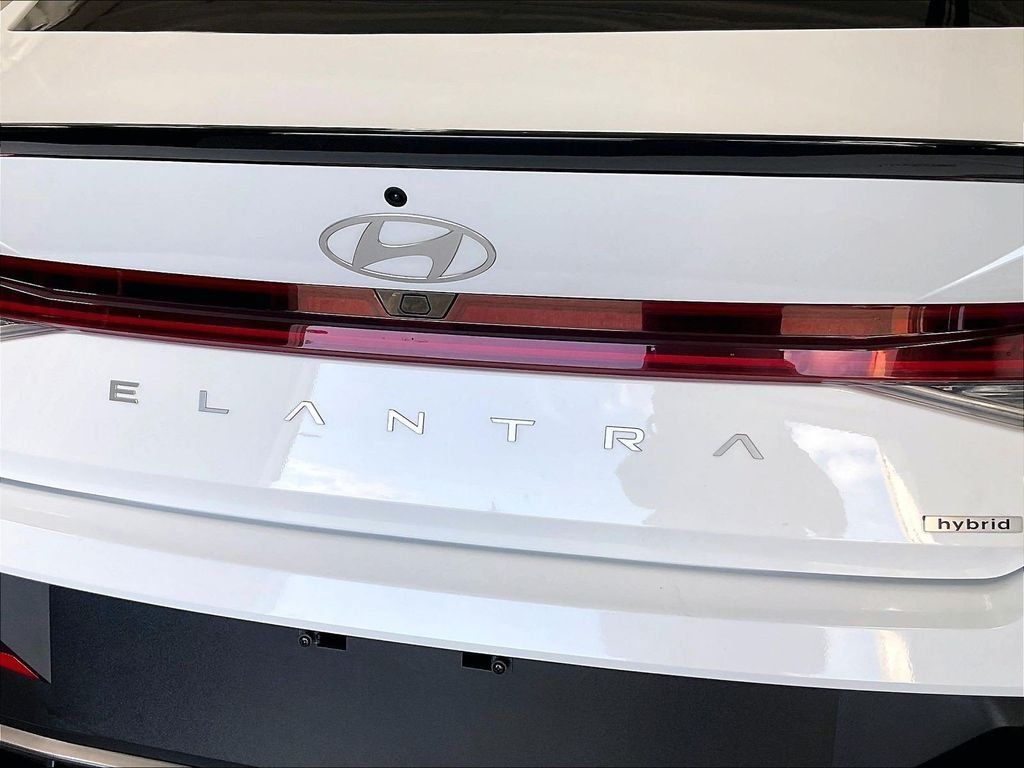 Used 2025 Hyundai Elantra SEL FWD image 21